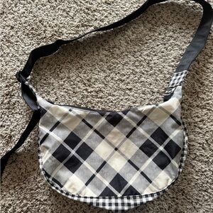 Baggu Medium Crescent in Mixed Plaid